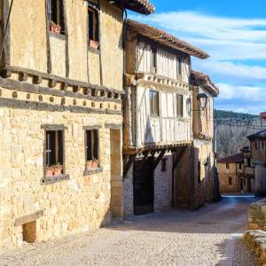 Ventajas y desventajas de vivir en un pueblo o ciudad – Alsa